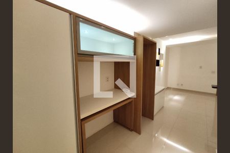 Corredor de kitnet/studio para alugar com 1 quarto, 30m² em Norte (águas Claras), Brasília