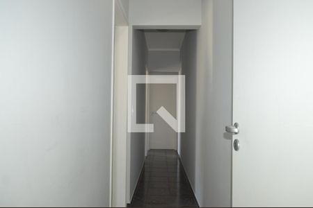 Casa à venda com 310m², 5 quartos e 3 vagasCorredor