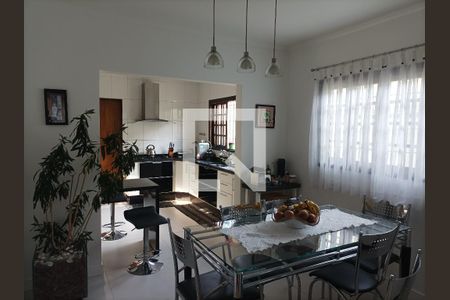 Casa à venda com 200m², 3 quartos e 6 vagas Casa à venda com 200m², 3 quartos e 6 vagasCozinha