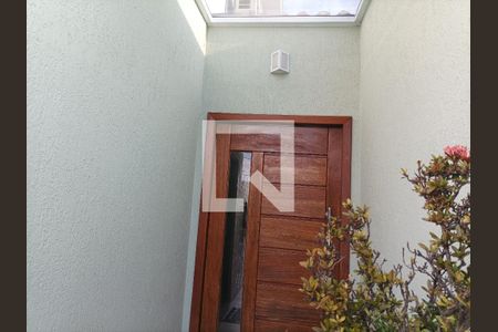 Casa à venda com 200m², 3 quartos e 6 vagas Casa à venda com 200m², 3 quartos e 6 vagasEntrada