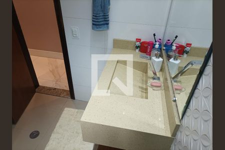 Casa à venda com 200m², 3 quartos e 6 vagas Casa à venda com 200m², 3 quartos e 6 vagasLavabo