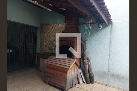 Casa à venda com 200m², 3 quartos e 6 vagas Casa à venda com 200m², 3 quartos e 6 vagasÁrea comum - Churrasqueira