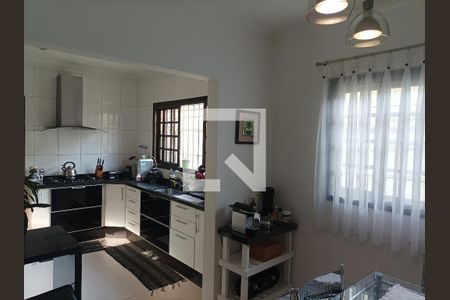 Casa à venda com 200m², 3 quartos e 6 vagas Casa à venda com 200m², 3 quartos e 6 vagasCozinha