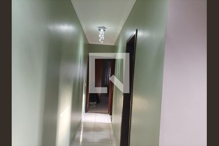 Casa à venda com 200m², 3 quartos e 6 vagas Casa à venda com 200m², 3 quartos e 6 vagasCorredor