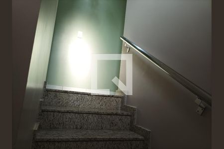 Casa à venda com 200m², 3 quartos e 6 vagas Casa à venda com 200m², 3 quartos e 6 vagasEscada quartos