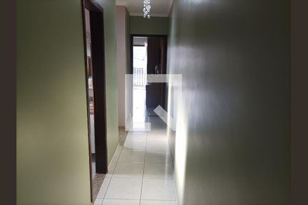 Casa à venda com 200m², 3 quartos e 6 vagas Casa à venda com 200m², 3 quartos e 6 vagasCorredor