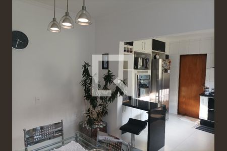 Casa à venda com 200m², 3 quartos e 6 vagas Casa à venda com 200m², 3 quartos e 6 vagasCozinha