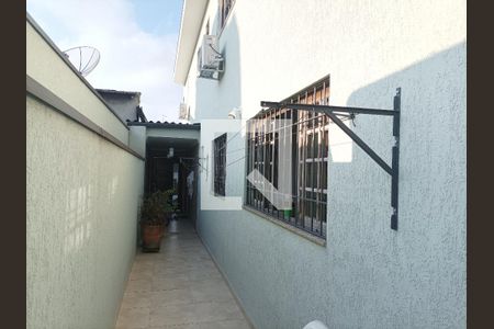 Casa à venda com 200m², 3 quartos e 6 vagas Casa à venda com 200m², 3 quartos e 6 vagasQuintal