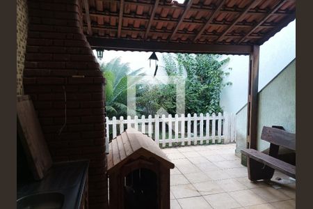 Casa à venda com 200m², 3 quartos e 6 vagas Casa à venda com 200m², 3 quartos e 6 vagasÁrea comum - Churrasqueira