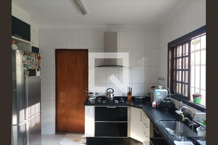 Casa à venda com 200m², 3 quartos e 6 vagas Casa à venda com 200m², 3 quartos e 6 vagasCozinha