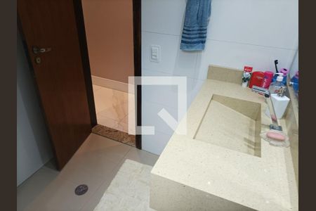 Casa à venda com 200m², 3 quartos e 6 vagas Casa à venda com 200m², 3 quartos e 6 vagasLavabo