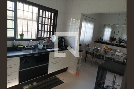 Casa à venda com 200m², 3 quartos e 6 vagas Casa à venda com 200m², 3 quartos e 6 vagasCozinha