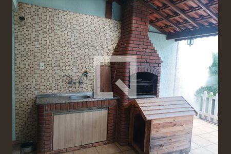 Casa à venda com 200m², 3 quartos e 6 vagas Casa à venda com 200m², 3 quartos e 6 vagasÁrea comum - Churrasqueira