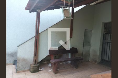 Casa à venda com 200m², 3 quartos e 6 vagas Casa à venda com 200m², 3 quartos e 6 vagasÁrea comum - Churrasqueira