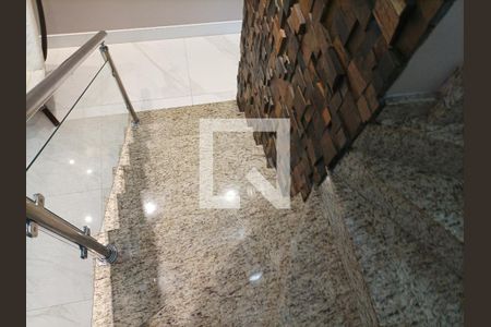 Casa à venda com 200m², 3 quartos e 6 vagas Casa à venda com 200m², 3 quartos e 6 vagasEscada quartos