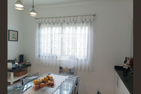 Casa à venda com 200m², 3 quartos e 6 vagas Casa à venda com 200m², 3 quartos e 6 vagasCozinha