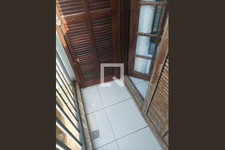 Casa à venda com 200m², 3 quartos e 6 vagas Casa à venda com 200m², 3 quartos e 6 vagasVaranda quarto 01