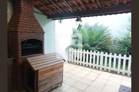 Casa à venda com 200m², 3 quartos e 6 vagas Casa à venda com 200m², 3 quartos e 6 vagasÁrea comum - Churrasqueira