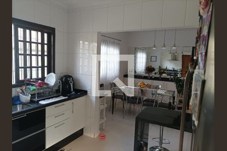 Casa à venda com 200m², 3 quartos e 6 vagas Casa à venda com 200m², 3 quartos e 6 vagasCozinha