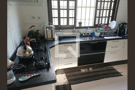 Casa à venda com 200m², 3 quartos e 6 vagas Casa à venda com 200m², 3 quartos e 6 vagasCozinha