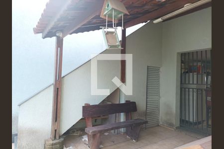 Casa à venda com 200m², 3 quartos e 6 vagas Casa à venda com 200m², 3 quartos e 6 vagasÁrea comum - Churrasqueira