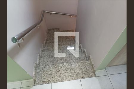 Casa à venda com 200m², 3 quartos e 6 vagas Casa à venda com 200m², 3 quartos e 6 vagasEscada quartos