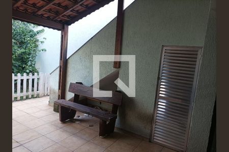 Casa à venda com 200m², 3 quartos e 6 vagas Casa à venda com 200m², 3 quartos e 6 vagasÁrea comum - Churrasqueira