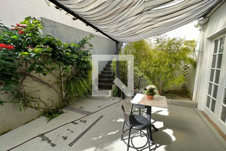 Casa de condomínio à venda com 278m², 4 quartos e 2 vagasHall da sala