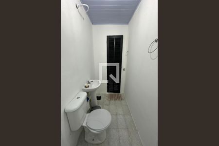 Casa de condomínio à venda com 278m², 4 quartos e 2 vagasBanheiro da garagem