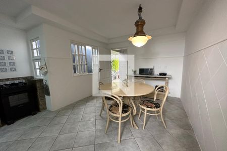 Casa de condomínio à venda com 278m², 4 quartos e 2 vagasCozinha