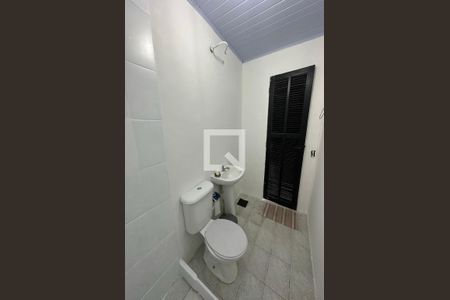 Casa de condomínio à venda com 278m², 4 quartos e 2 vagasBanheiro da garagem