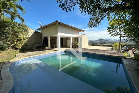 Casa de condomínio à venda com 278m², 4 quartos e 2 vagasPiscina