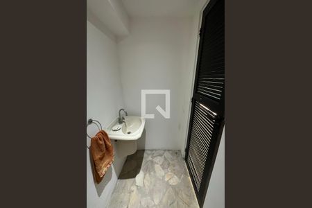 Casa de condomínio à venda com 278m², 4 quartos e 2 vagasBanheiro da área de lazer