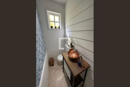 Casa de condomínio à venda com 278m², 4 quartos e 2 vagasLavabo