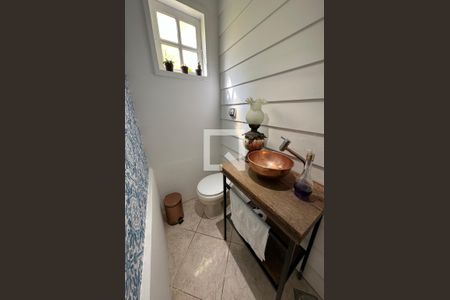 Casa de condomínio à venda com 278m², 4 quartos e 2 vagasLavabo