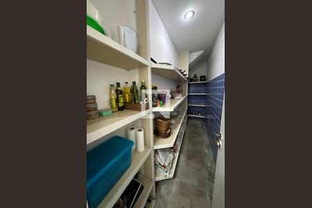 Casa de condomínio à venda com 278m², 4 quartos e 2 vagasDespensa