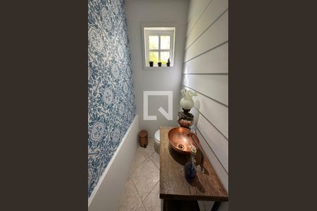 Casa de condomínio à venda com 278m², 4 quartos e 2 vagasLavabo