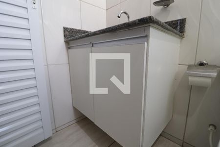 Banheiro de kitnet/studio para alugar com 1 quarto, 16m² em Brasil, Uberlândia
