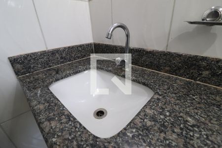 Banheiro de kitnet/studio para alugar com 1 quarto, 16m² em Brasil, Uberlândia