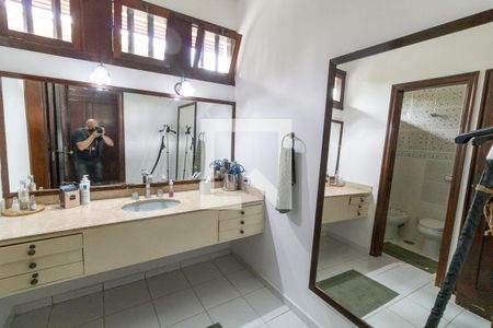 Casa à venda com 450m², 6 quartos e 7 vagas Casa à venda com 450m², 6 quartos e 7 vagasBanheiro da Suite