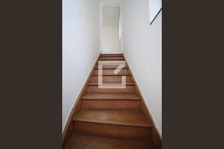 Casa à venda com 280m², 3 quartos e 2 vagasEscada