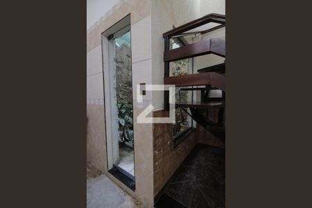 Casa para alugar com 360m², 5 quartos e 4 vagasDetalhe