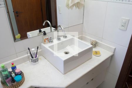 Apartamento à venda com 157m², 4 quartos e 2 vagasBanheiro quarto 4