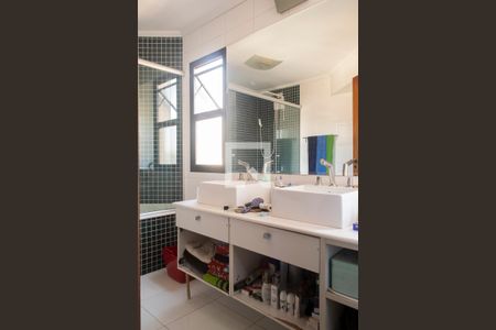 Apartamento à venda com 157m², 4 quartos e 2 vagasBanheiro Quarto 1