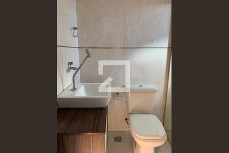 Casa de condomínio à venda com 180m², 3 quartos e 4 vagasBanheiro 2