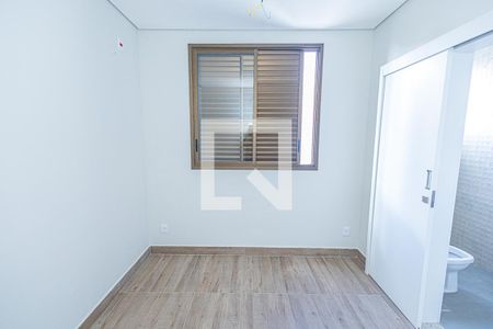 Apartamento à venda com 160m², 4 quartos e 3 vagasQuarto 3 / semi-suite