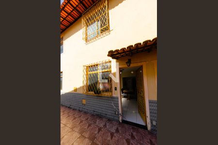 Casa de condomínio à venda com 158m², 2 quartos e 1 vaga Casa de condomínio à venda com 158m², 2 quartos e 1 vagaFachada