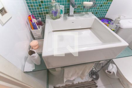 Apartamento à venda com 60m², 3 quartos e 2 vagas Apartamento à venda com 60m², 3 quartos e 2 vagasBanheiro social