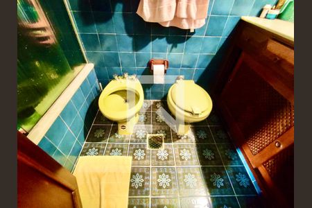Apartamento à venda com 135m², 3 quartos e 2 vagas Apartamento à venda com 135m², 3 quartos e 2 vagasBanheiro social