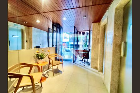 Apartamento à venda com 135m², 3 quartos e 2 vagas Apartamento à venda com 135m², 3 quartos e 2 vagasPortaria